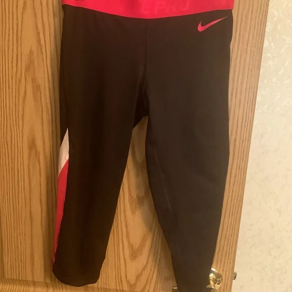 Women’s Nike leggings. Size medium.